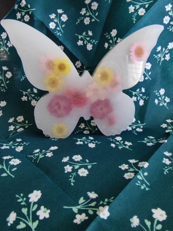 Superbe papillon blanc avec fleurs séchées - Pièce artisanale unique