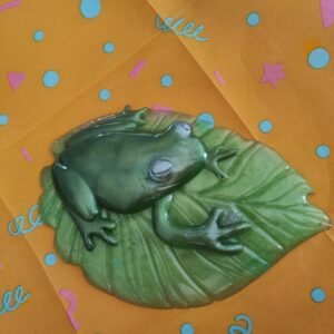 Grenouille sur sa feuille - Pièce artisanale unique
