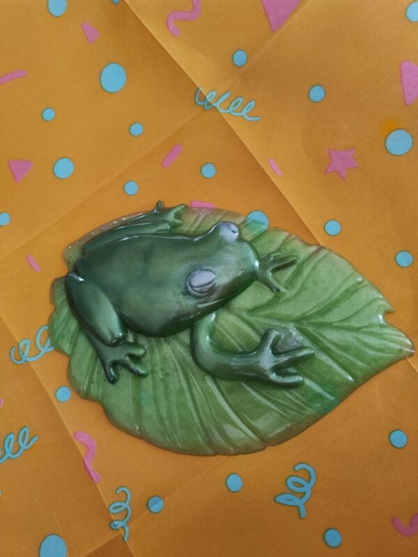 Grenouille sur sa feuille - Pièce artisanale unique