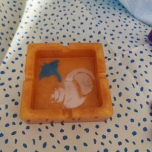 Cendrier carré - Fabrication artisanale unique en résine