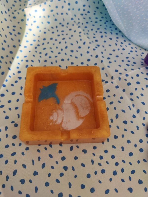 Cendrier carré - Fabrication artisanale unique en résine