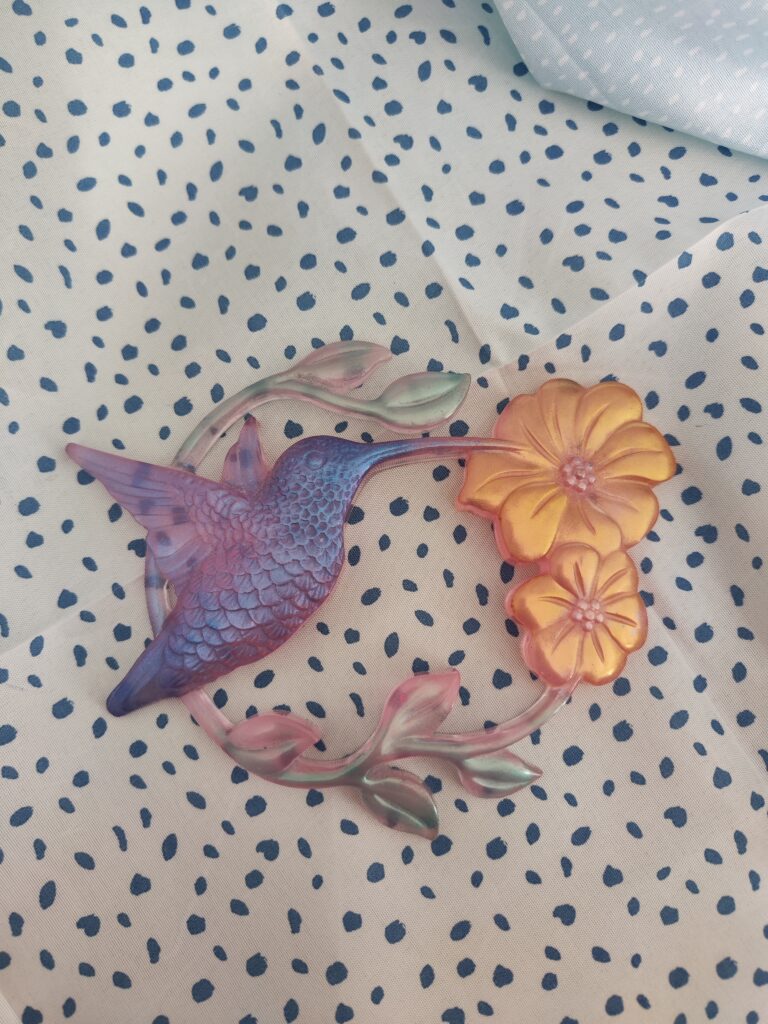 Colibri avec fleurs - Pièce artisanale unique en résine