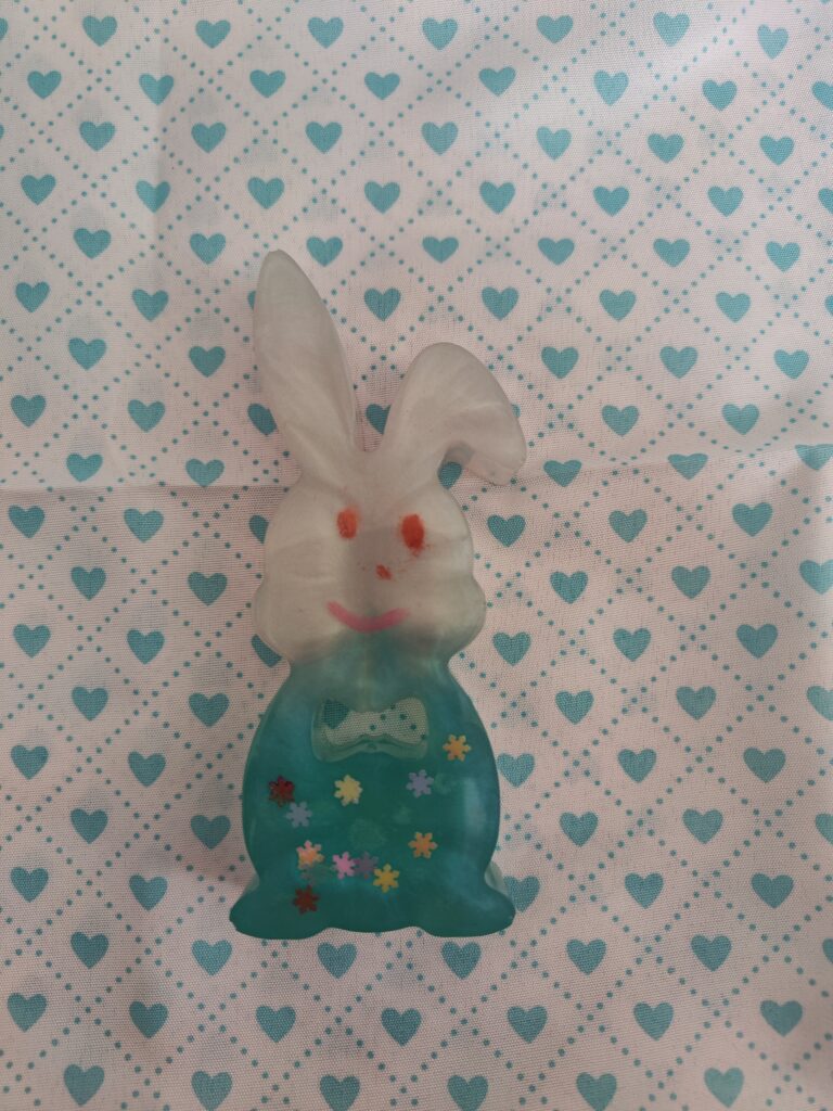 Lapin de Pâques - Fabrication artisanale unique en résine
