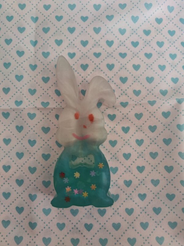 Lapin de Pâques - Fabrication artisanale unique en résine