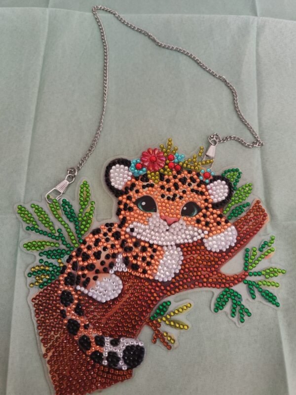 Guépard sur sa branche à suspendre diamant painting