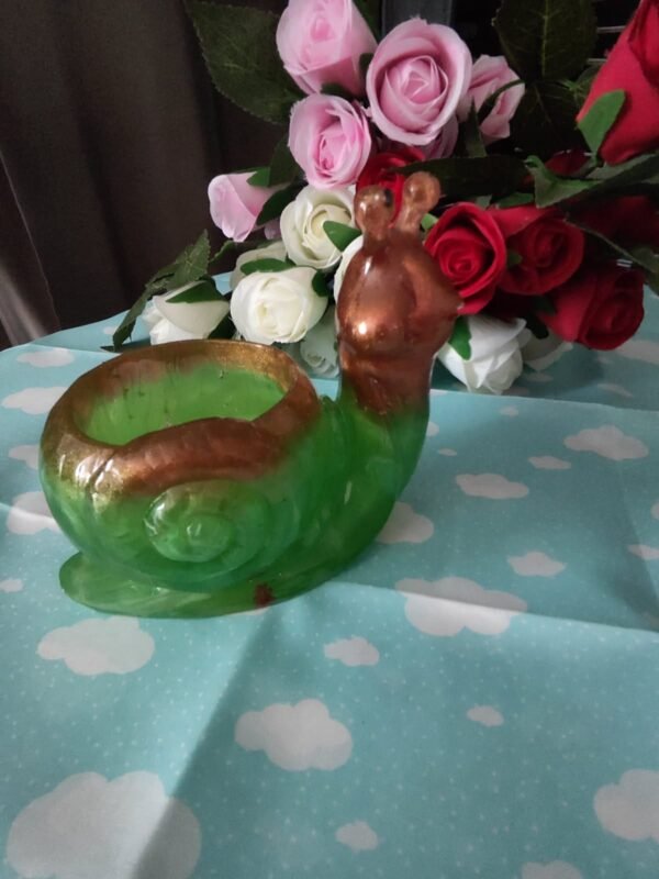 Escargot décoratif en résine – Pièce artisanale unique