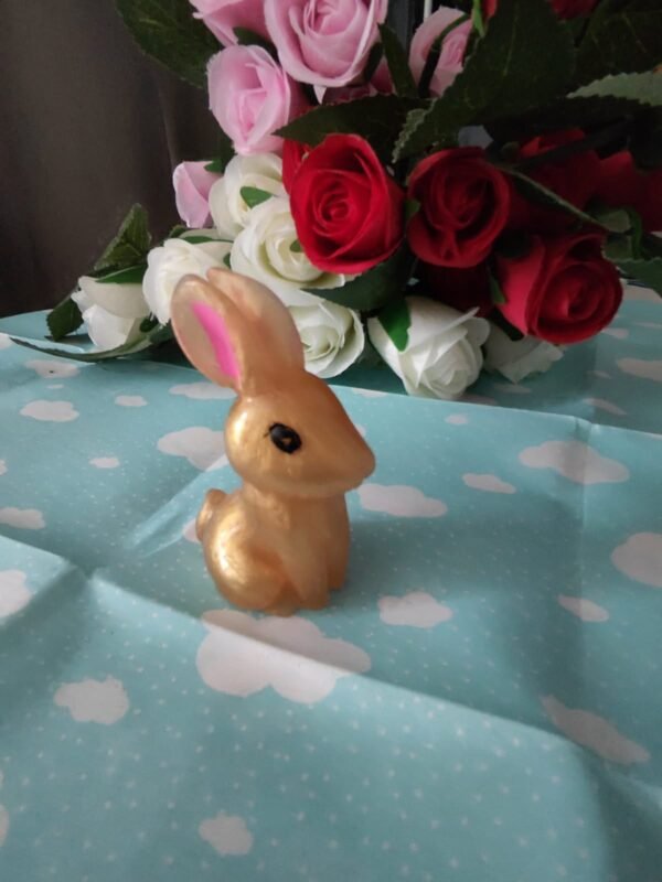 Lapin doré - Fabrication artisanale unique en résine
