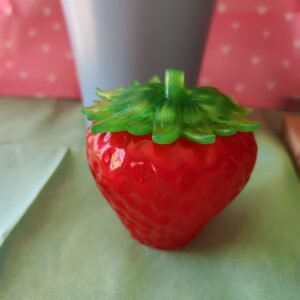 Boite en forme de fraise - Fabrication artisanale en résine