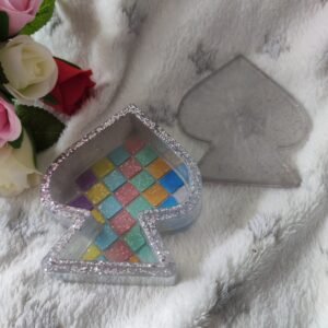 Boite en forme de pique - Fabrication artisanale unique en résine epoxy