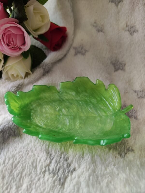 Vide poche en forme de feuille - Fabrication artisanale unique en résine epoxy – Image 2