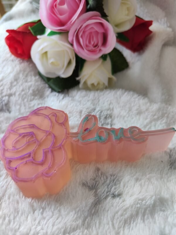 Rose ornementale - Fabrication artisanale unique en résine – Image 2