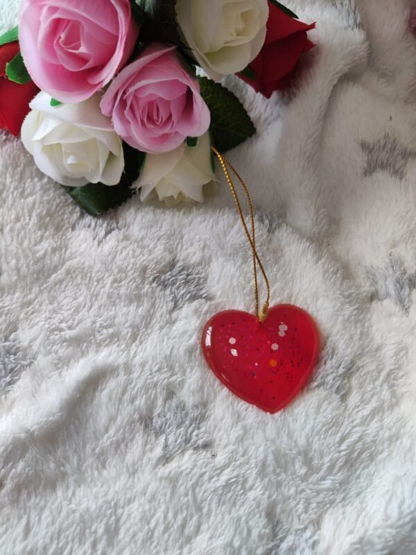 Coeur rouge pour sapin - Fabrication artisanale unique en résine