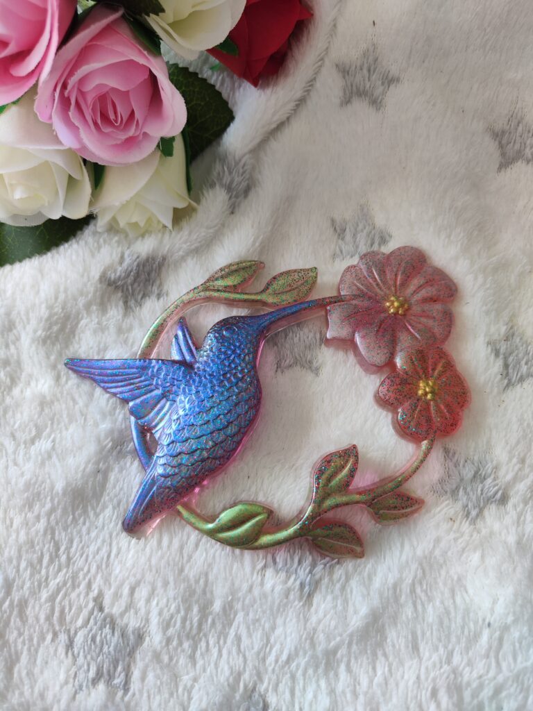 Colibri avec fleurs - Fabrication artisanale unique en résine
