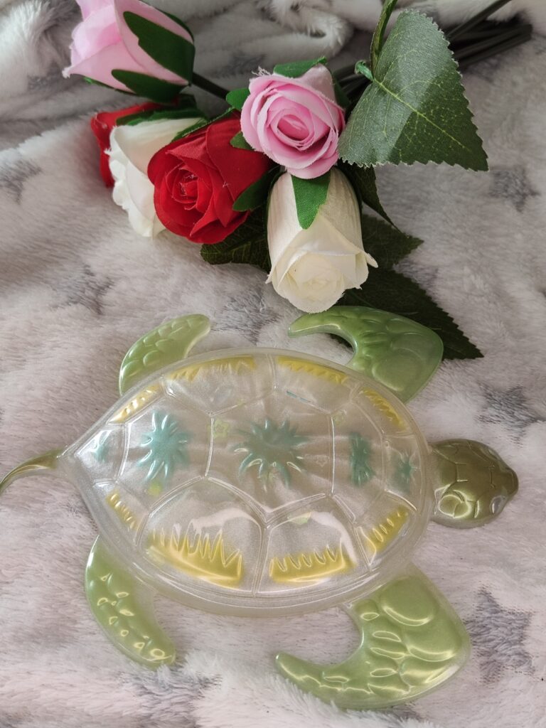 Tortue blanche - Fabrication artisanale unique en résine epoxy