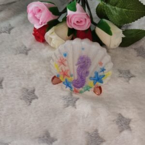 Coquille Saint Jacques décorée et son chevalet - Fabrication artisanale unique en résine epoxy