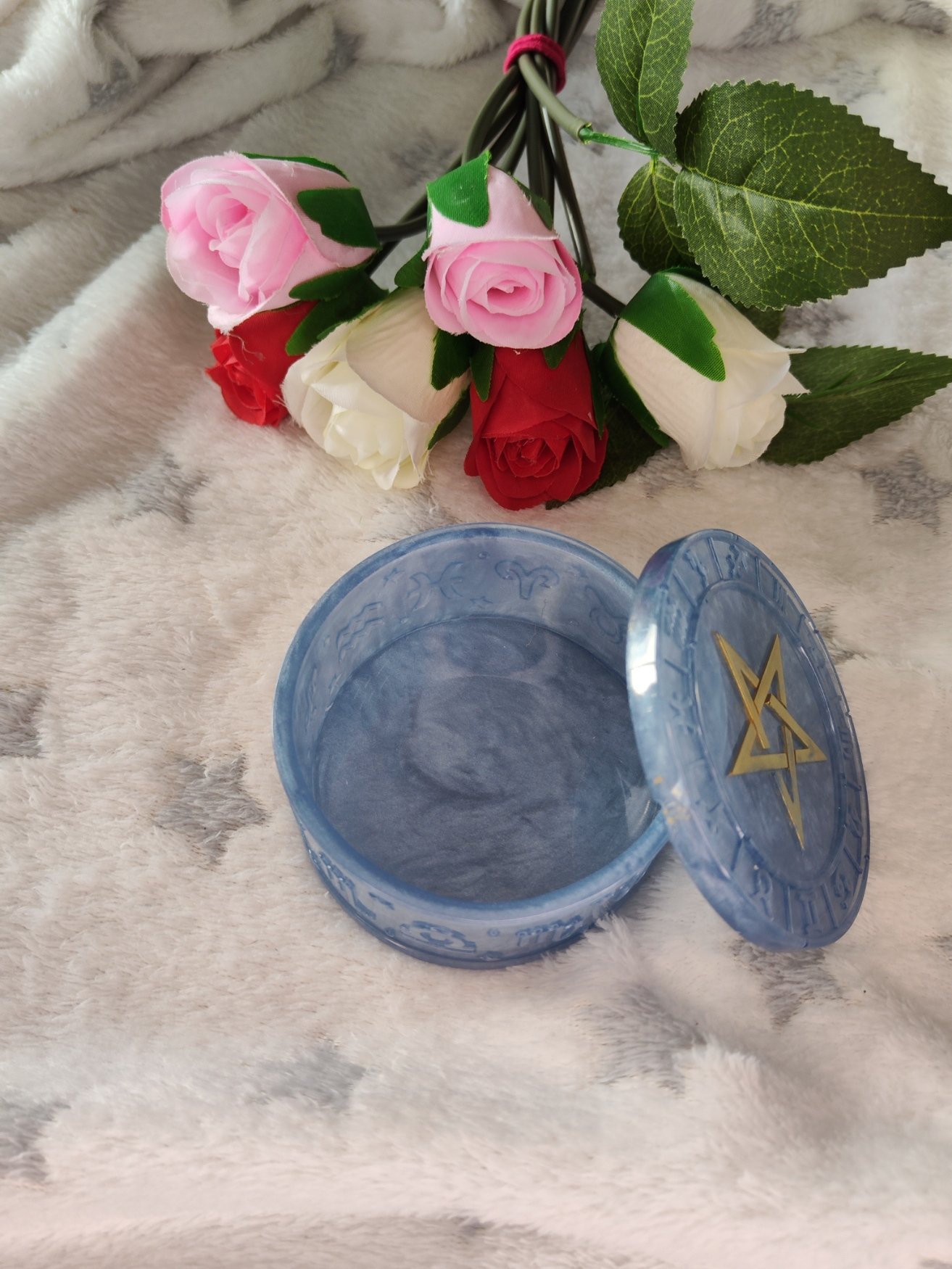 Boite zodiaque avec petits défauts - Fabrication artisanale unique en résine epoxy – Image 2