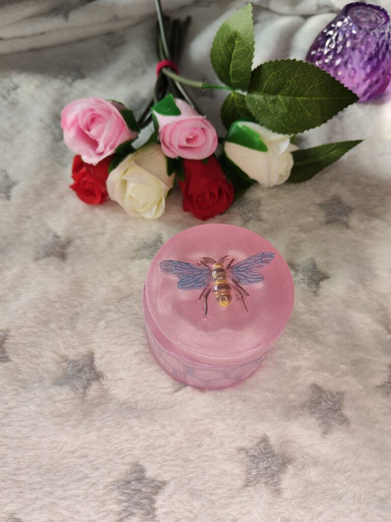 Boite abeille rose avec petit défaut - Fabrication artisanale unique en résine epoxy