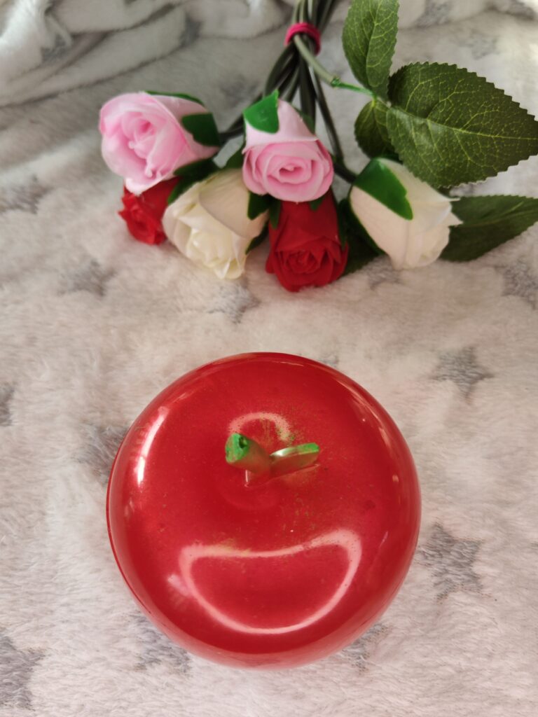 Boite pomme rouge - Fabrication artisanale unique en résine epoxy
