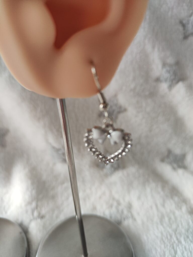 Boucles d'oreille noeuds blancs